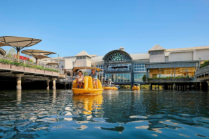 Sunshine Plaza and Holiday Inn & Suites partner to connect retail and tourism