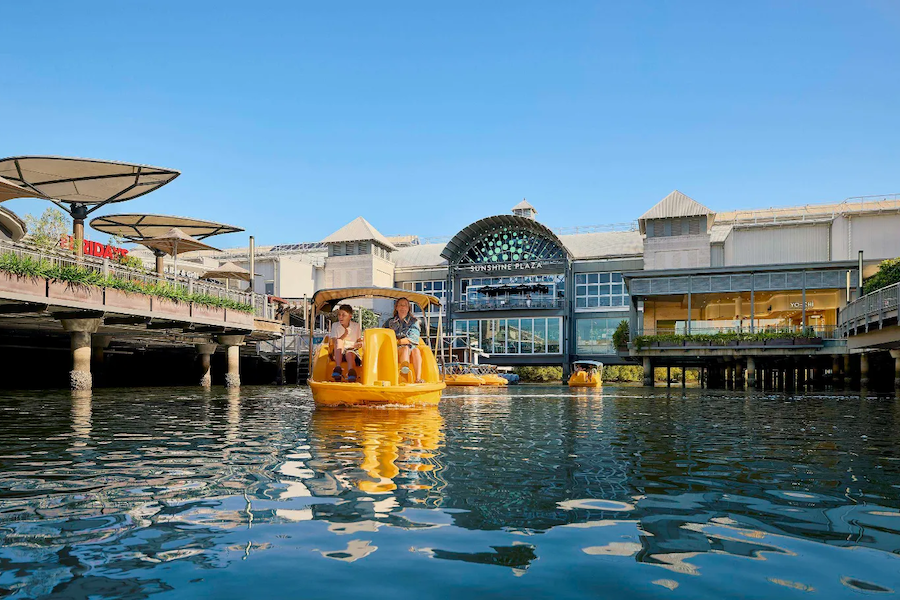 Sunshine Plaza and Holiday Inn & Suites partner to connect retail and tourism